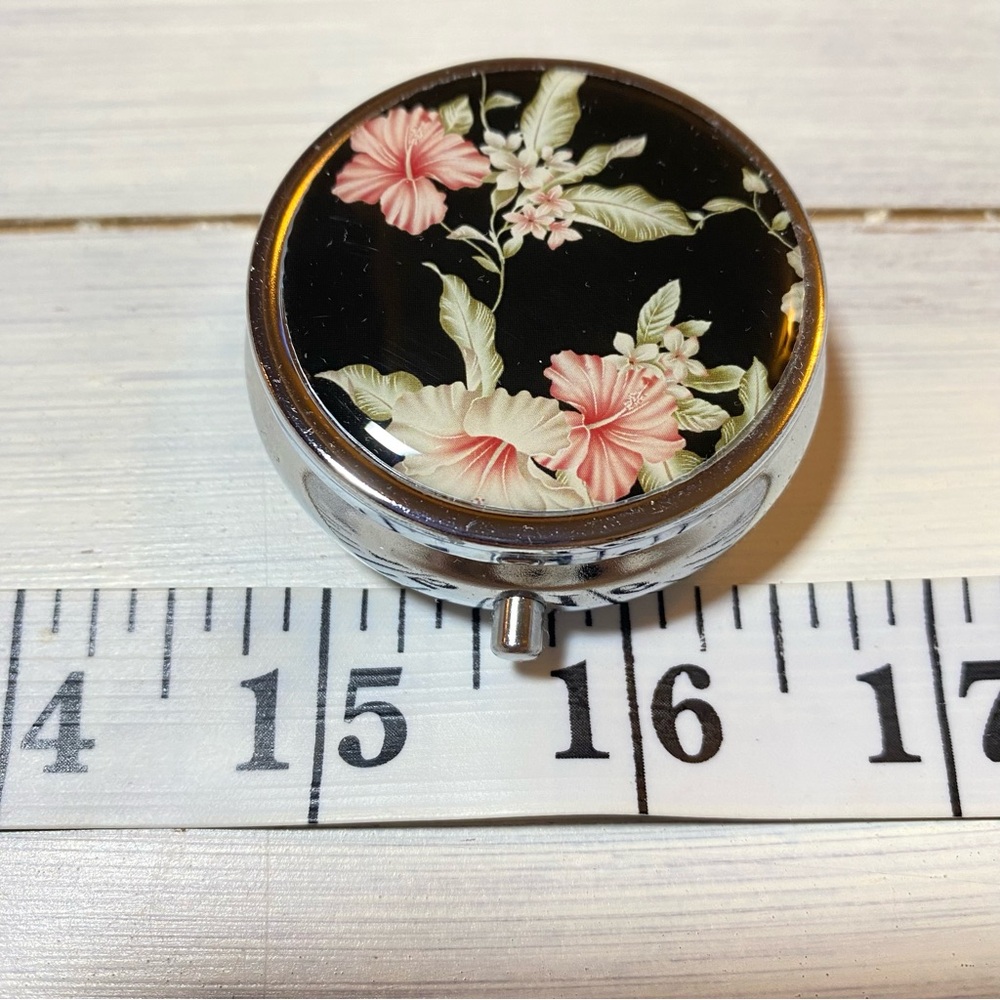 Floral Round Pill Box NWOT - Picture 3 of 4